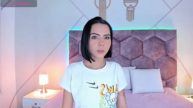 aurora collinss  online show from 12-15-25, 12:20