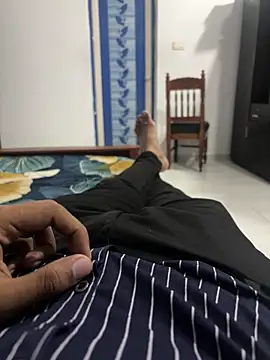 Snapshot of stranger__king786 chatting on 03-05-25, 05:39 stranger king786 online show from 03-05-25, 05:39