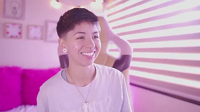 Snapshot of tommy_blue chatting on 02-20-26, 12:27 tommy blue online show from 02-20-26, 12:27