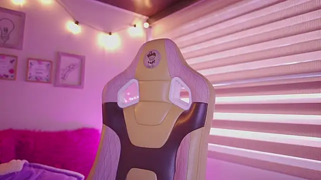 Snapshot of tommy_blue chatting on 02-23-26, 12:57 tommy blue online show from 02-23-26, 12:57