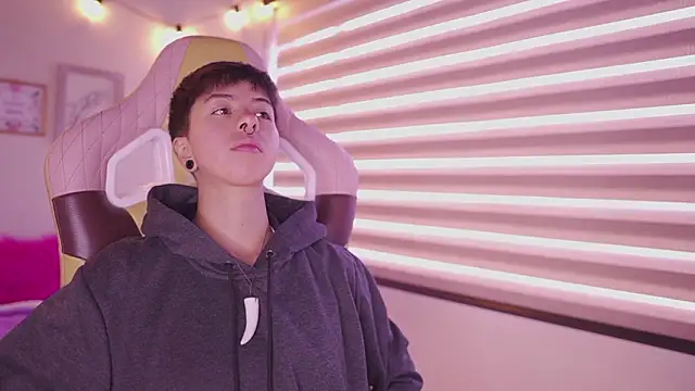 Snapshot of tommy_blue chatting on 03-06-26, 12:34 tommy blue online show from 03-06-26, 12:34