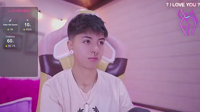 Snapshot of tommy_blue chatting on 03-14-26, 02:06 tommy blue online show from 03-14-26, 02:06