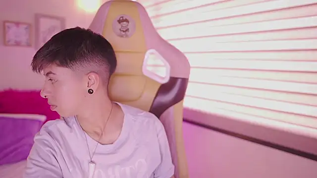 Snapshot of tommy_blue chatting on 03-15-26, 02:45 tommy blue online show from 03-15-26, 02:45