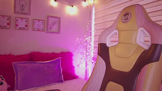 Snapshot of tommy_blue chatting on 03-19-26, 12:42 tommy blue online show from 03-19-26, 12:42