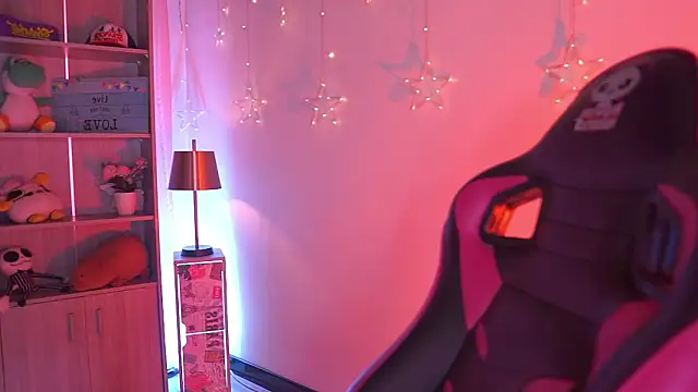 Snapshot of tommy_blue chatting on 03-21-26, 01:48 tommy blue online show from 03-21-26, 01:48