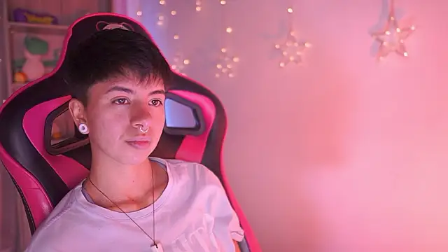 Snapshot of tommy_blue chatting on 03-24-26, 11:10 tommy blue online show from 03-24-26, 11:10