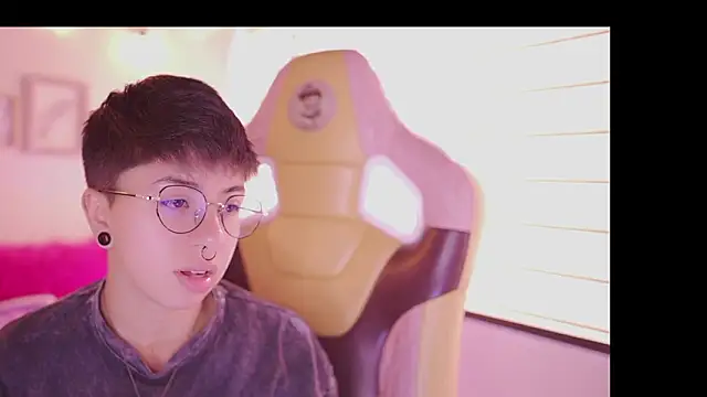 Snapshot of tommy_blue chatting on 03-26-26, 01:06 tommy blue online show from 03-26-26, 01:06