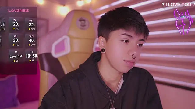 Snapshot of tommy_blue chatting on 03-30-26, 12:28 tommy blue online show from 03-30-26, 12:28