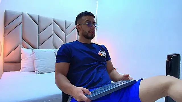 Eithan Connorr online show from 03-17-25, 12:25