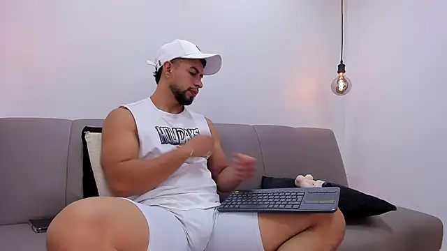 Eithan Connorr online show from 10-03-25, 04:04