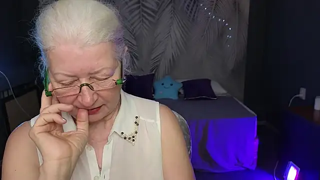 Maya Mayflower online show from 03-09-25, 02:43