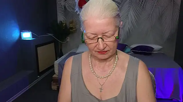 Maya Mayflower online show from 03-13-25, 12:56