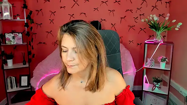 NicoleHitman online show from 09-18-25, 05:20