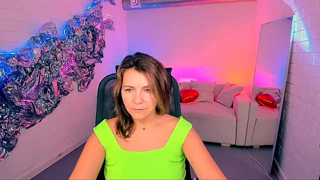 NicoleHitman online show from 10-12-25, 05:17