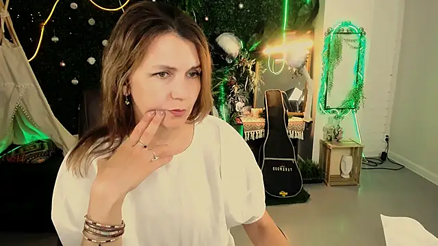 NicoleHitman online show from 05-06-26, 01:16