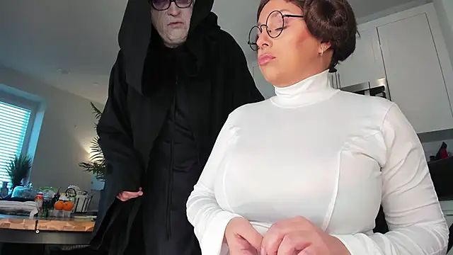 Snapshot of realtoxxxxmaria chatting on 10-30-25, 05:35 realtoxxxxmaria online show from 10-30-25, 05:35