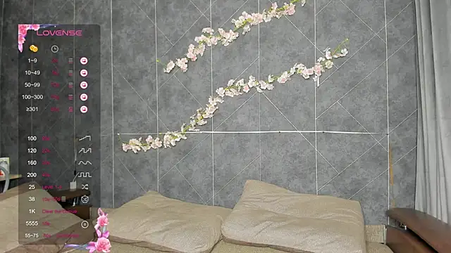 Snapshot of EvaTheHeart chatting on 11-15-25, 12:30 EvaTheHeart online show from 11-15-25, 12:30