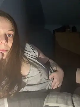 Snapshot of csengebaba24 chatting on 11-18-25, 06:01 csengebaba24 online show from 11-18-25, 06:01