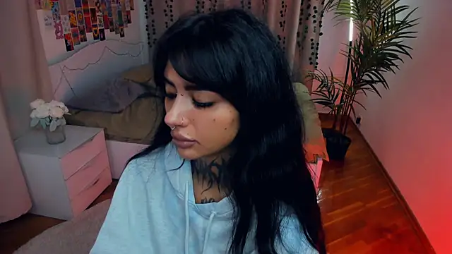 Snapshot of CharimgSabrina chatting on 02-12-26, 06:19 CharimgSabrina online show from 02-12-26, 06:19