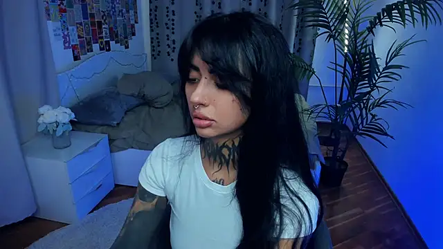 Snapshot of CharimgSabrina chatting on 02-15-26, 06:21 CharimgSabrina online show from 02-15-26, 06:21