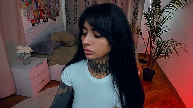 Snapshot of CharimgSabrina chatting on 02-15-26, 07:51 CharimgSabrina online show from 02-15-26, 07:51