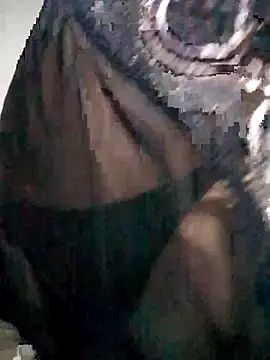 Snapshot of Sandra42 chatting on 11-04-25, 11:48 Sandra42 online show from 11-04-25, 11:48