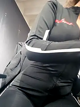 Isabella Varella online show from 09-25-25, 12:42