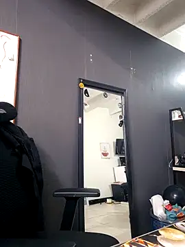 Isabella Varella online show from 10-11-25, 01:49