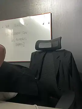 Isabella Varella online show from 02-12-26, 12:22