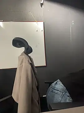 Isabella Varella online show from 02-18-26, 12:12