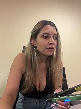 Isabella Varella online show from 03-18-26, 12:30