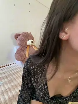 Snapshot of ZaraLuuv chatting on 02-17-26, 06:03 ZaraLuuv online show from 02-17-26, 06:03