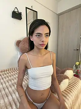 Snapshot of ZaraLuuv chatting on 03-10-26, 06:02 ZaraLuuv online show from 03-10-26, 06:02