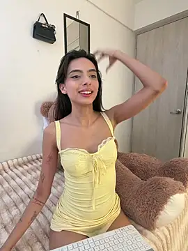 Snapshot of ZaraLuuv chatting on 03-13-26, 06:03 ZaraLuuv online show from 03-13-26, 06:03