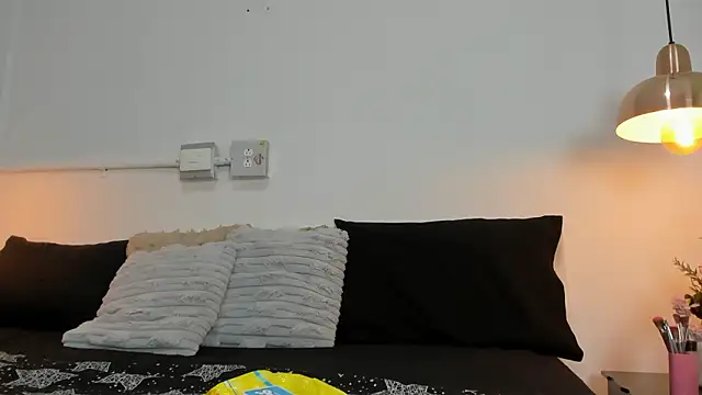 Liz ortega30 online show from 03-25-26, 12:00