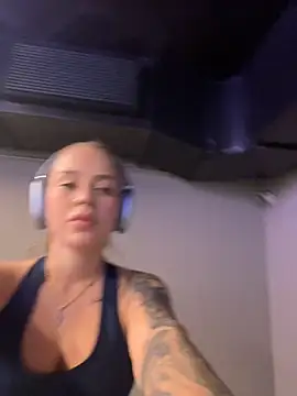 Snapshot of ValentinaMilann chatting on 10-14-25, 05:36 ValentinaMilann online show from 10-14-25, 05:36