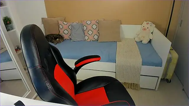 Snapshot of ValentinaMilann chatting on 11-18-25, 07:29 ValentinaMilann online show from 11-18-25, 07:29