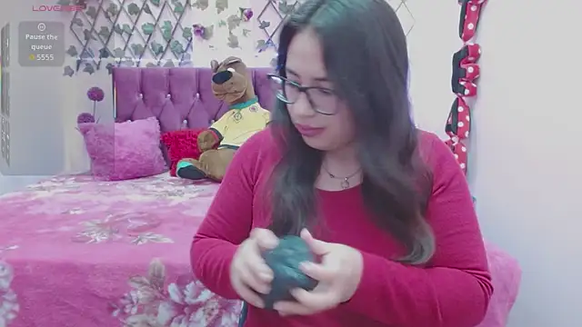 Snapshot of Anny__cute chatting on 09-09-25, 08:30 Anny cute online show from 09-09-25, 08:30