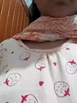 Snapshot of sexy-trisha1 chatting on 11-06-25, 07:04 sexy-trisha1 online show from 11-06-25, 07:04