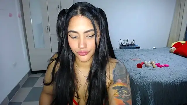 Snapshot of Genova_69 chatting on 11-24-25, 05:18 Genova 69 online show from 11-24-25, 05:18