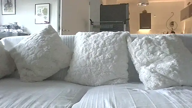 Valentinette online show from 05-27-26, 05:15