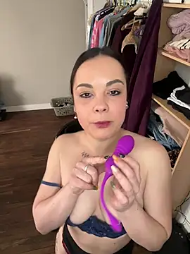 Snapshot of Biana_Fernan chatting on 03-15-25, 02:01 Biana Fernan online show from 03-15-25, 02:01