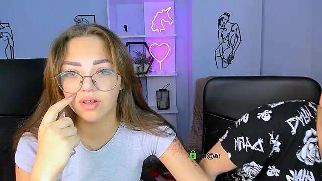 kiki swan online show from 09-25-25, 05:44