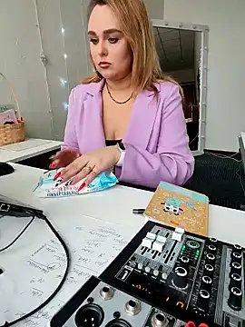 Juicy PeachLux online show from 03-14-25, 07:48