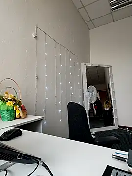 Juicy PeachLux online show from 10-02-25, 07:48