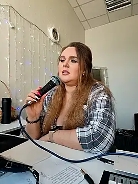 Snapshot of Juicy_PeachLux chatting on 04-17-26, 07:44 Juicy PeachLux online show from 04-17-26, 07:44