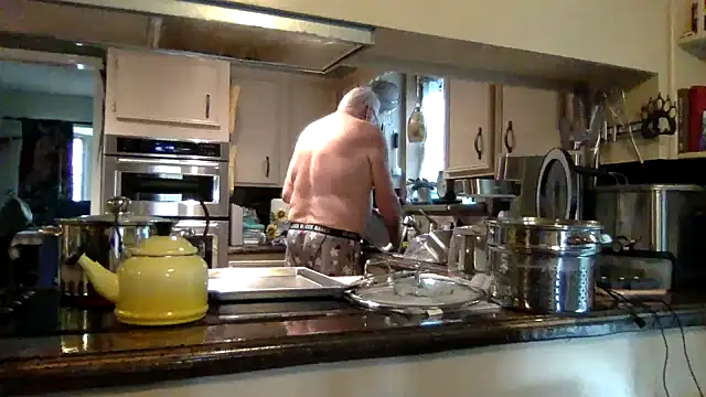 superbearboss online show from 12-21-25, 08:27