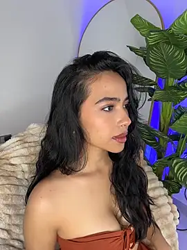 Snapshot of _Emily_Thompson_ chatting on 06-17-26, 02:25 Emily Thompson online show from 06-17-26, 02:25