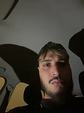 Snapshot of Bello98sud chatting on 09-24-25, 11:08 Bello98sud online show from 09-24-25, 11:08