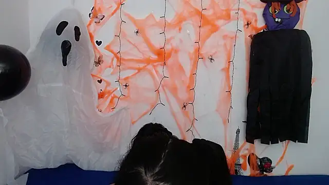 Snapshot of tatis_celis chatting on 10-15-25, 01:55 tatis celis online show from 10-15-25, 01:55